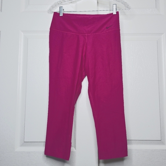 NIKE Women’s LEGEND Dri-Fit Training Capri/Tights Fuchsia Pink Size S - Picture 1 of 4